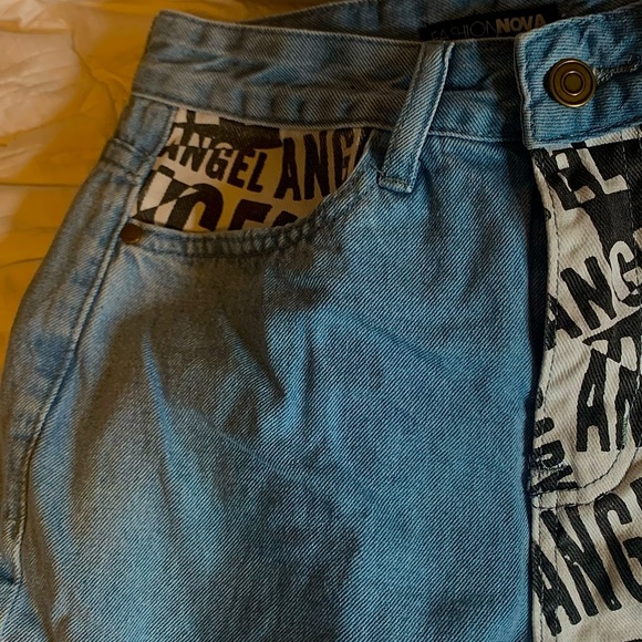 DETAILED JEANS - Picture 2 of 3